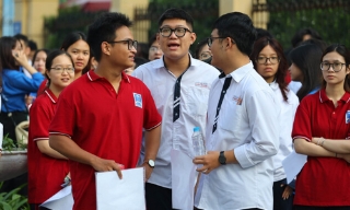 Điểm sàn thấp, các trường top đầu đồng loạt dự báo điểm chuẩn giảm